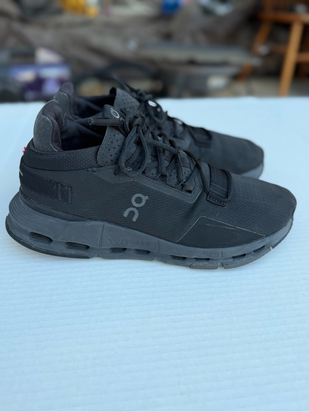 On Running Men's Black Cloudtec Athletic Sneakers size 9